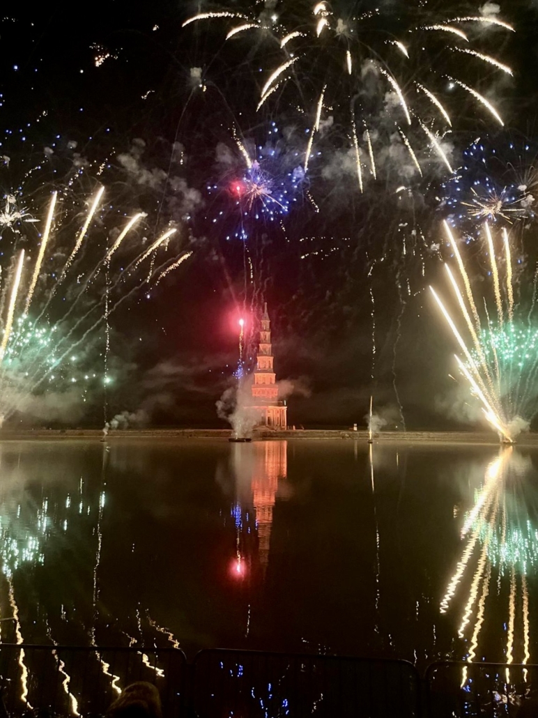 Multicoloured fireworks around the illuminated Pagoda of Chanteloup